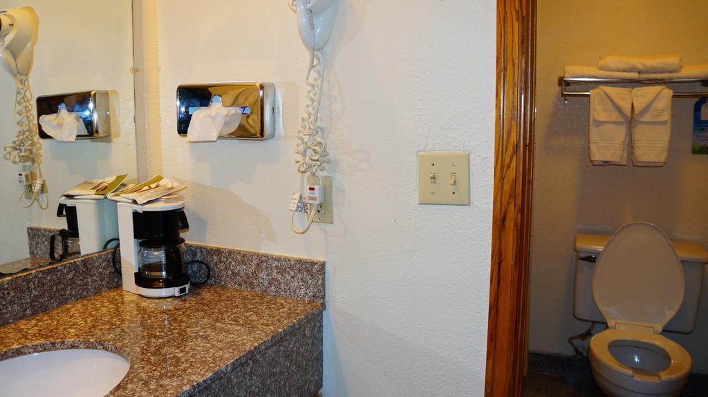 Days Inn Kansas City-Worlds Of Fun 客房 照片