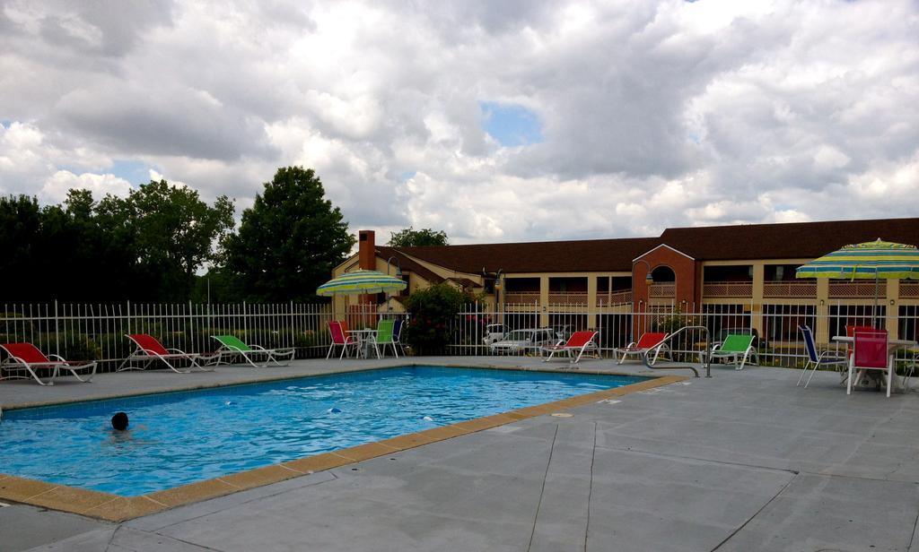 Days Inn Kansas City-Worlds Of Fun 外观 照片